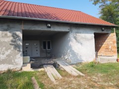  Eladó új építésű ingatlan, családi ház,lakás, Lajosmizsén, irányára: 93 MFt, kód:2022101011
